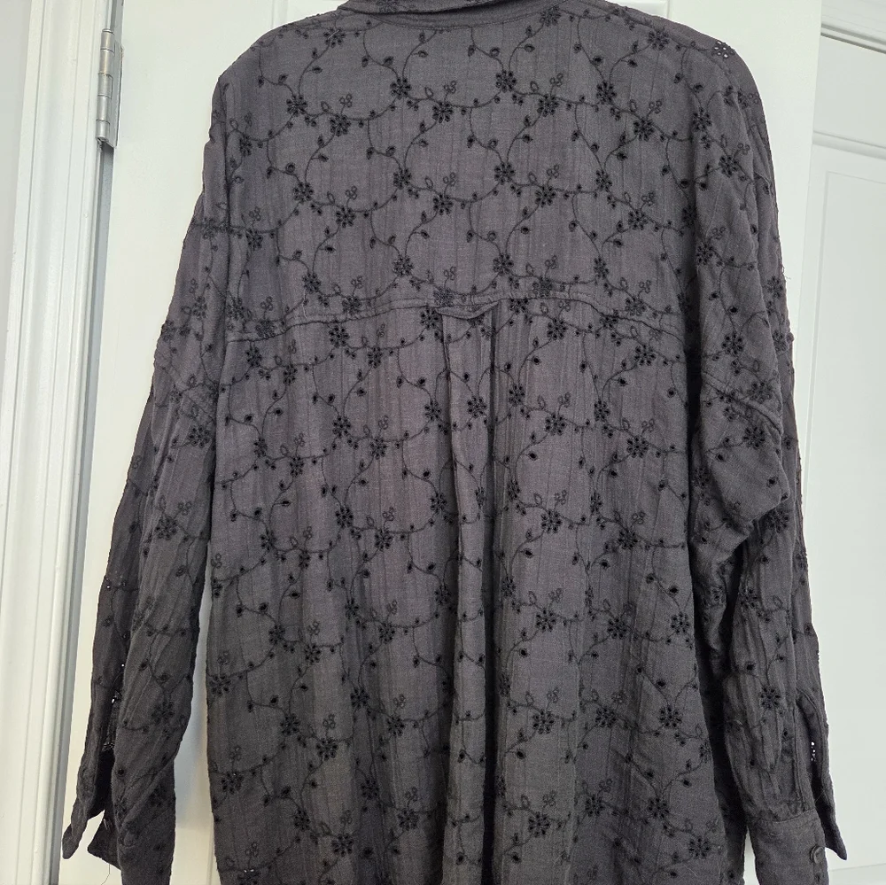 American Eagle Outfitters Black Eyelet Button-Down Shirt - Picture 2 of 4